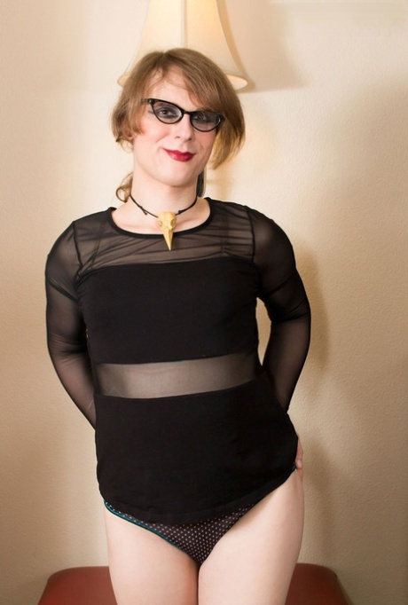 Femout XXX performed by Lucy Sioux Nude Images
