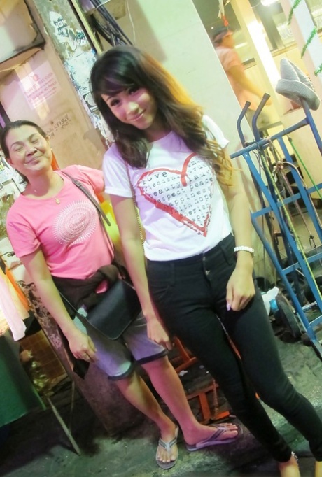 Sexy Thai shemales walking public streets looking for sex dates