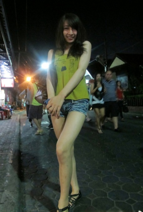 Sexy Thai shemales walking public streets looking for sex dates