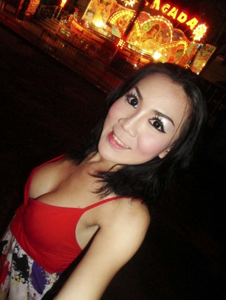 Funny Thai shemale May picked up at festival and fucked for some pics