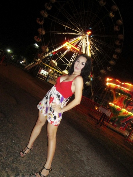 Funny Thai shemale May picked up at festival and fucked for some pics