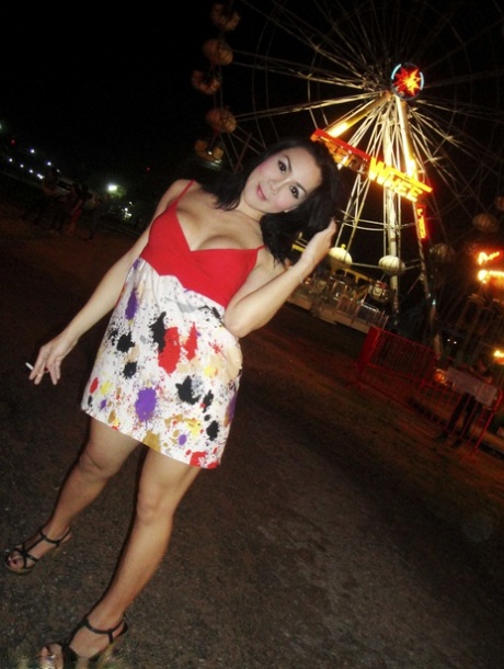 Funny Thai shemale May picked up at festival and fucked for some pics