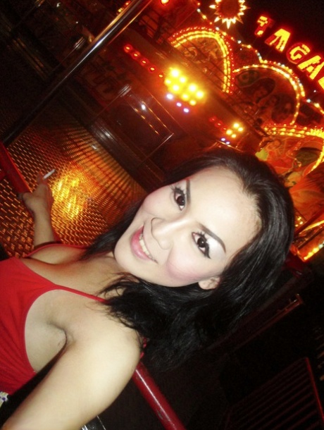 Funny Thai shemale May picked up at festival and fucked for some pics