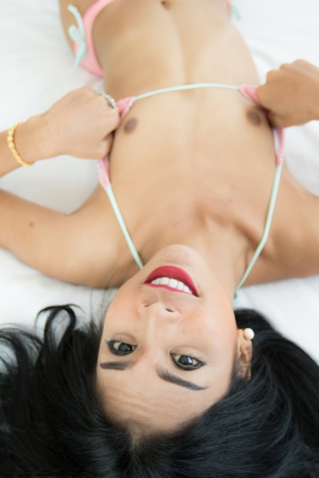 Stunning brunette shemale Sunny 1 likes playing with her anal toy