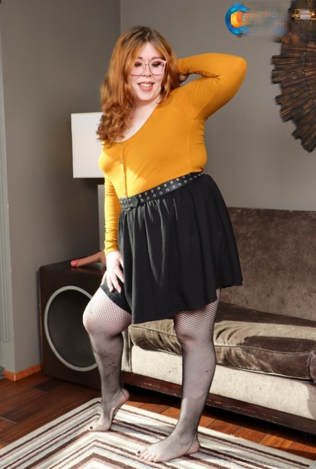 Chubby shemale Clara Belle shows off her tiny dick & toys with her anal dildo