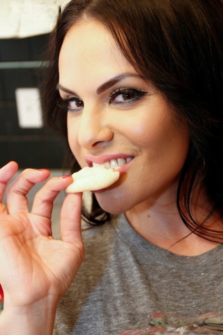 Grooby Girls starring Foxxy Hot Pictures